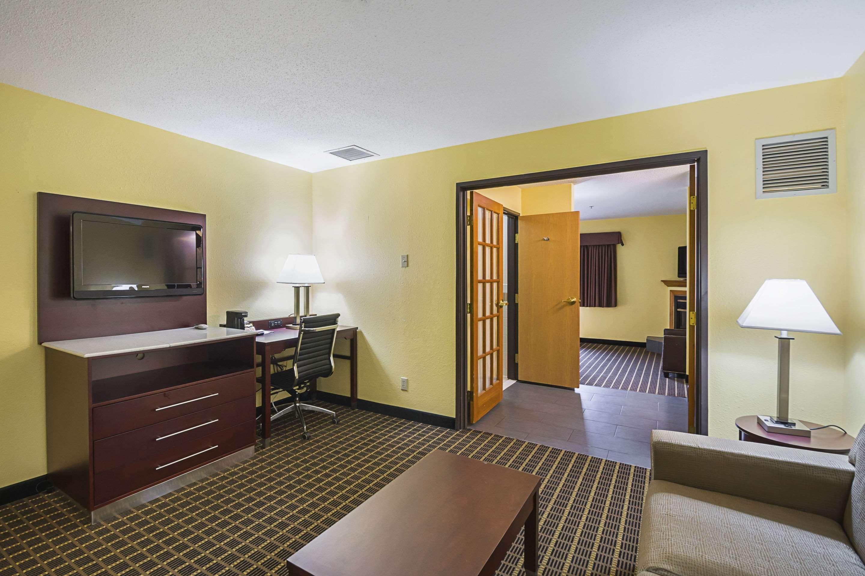 Quality Inn & Suites Harrington - Milford Exterior photo