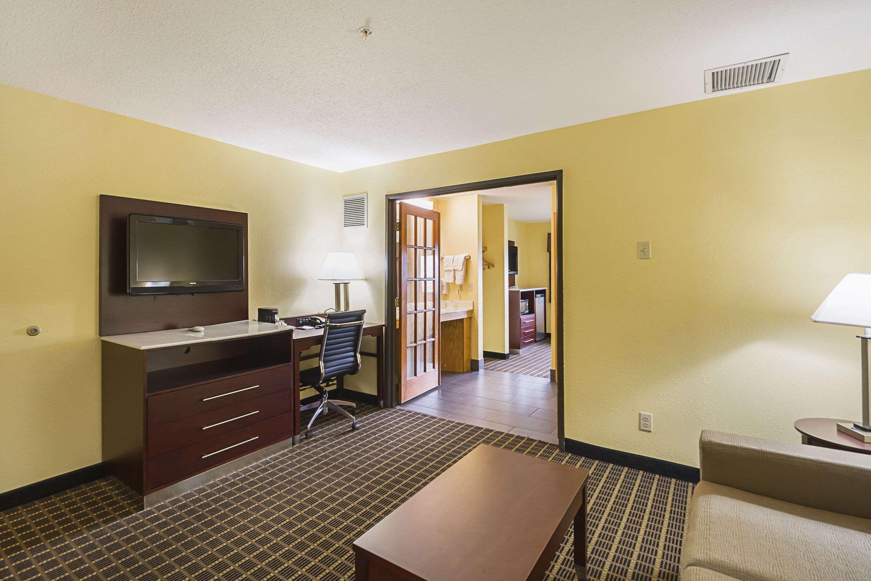 Quality Inn & Suites Harrington - Milford Exterior photo