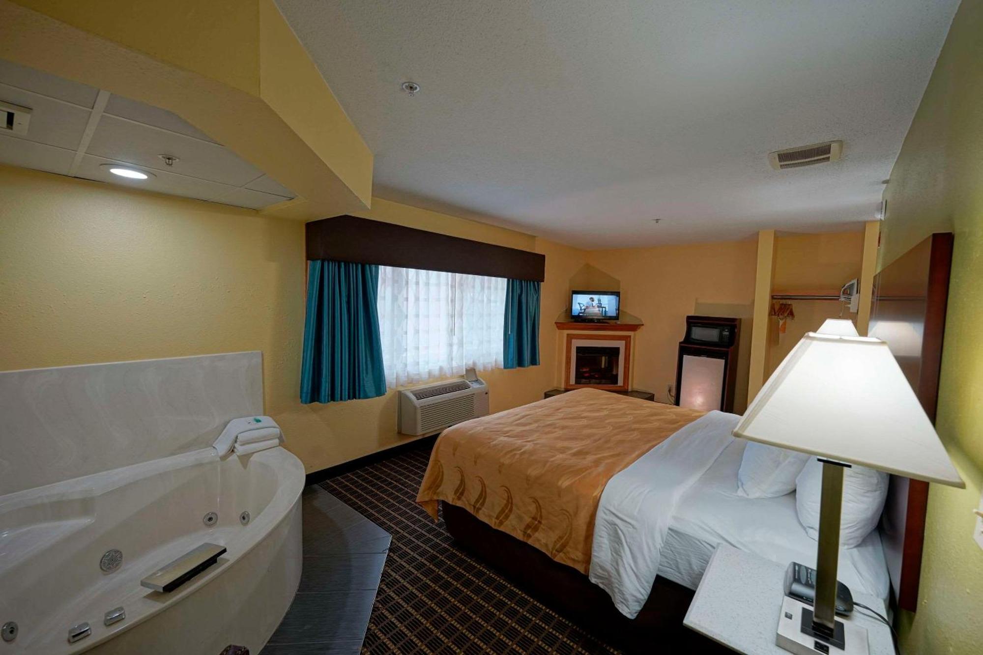 Quality Inn & Suites Harrington - Milford Exterior photo